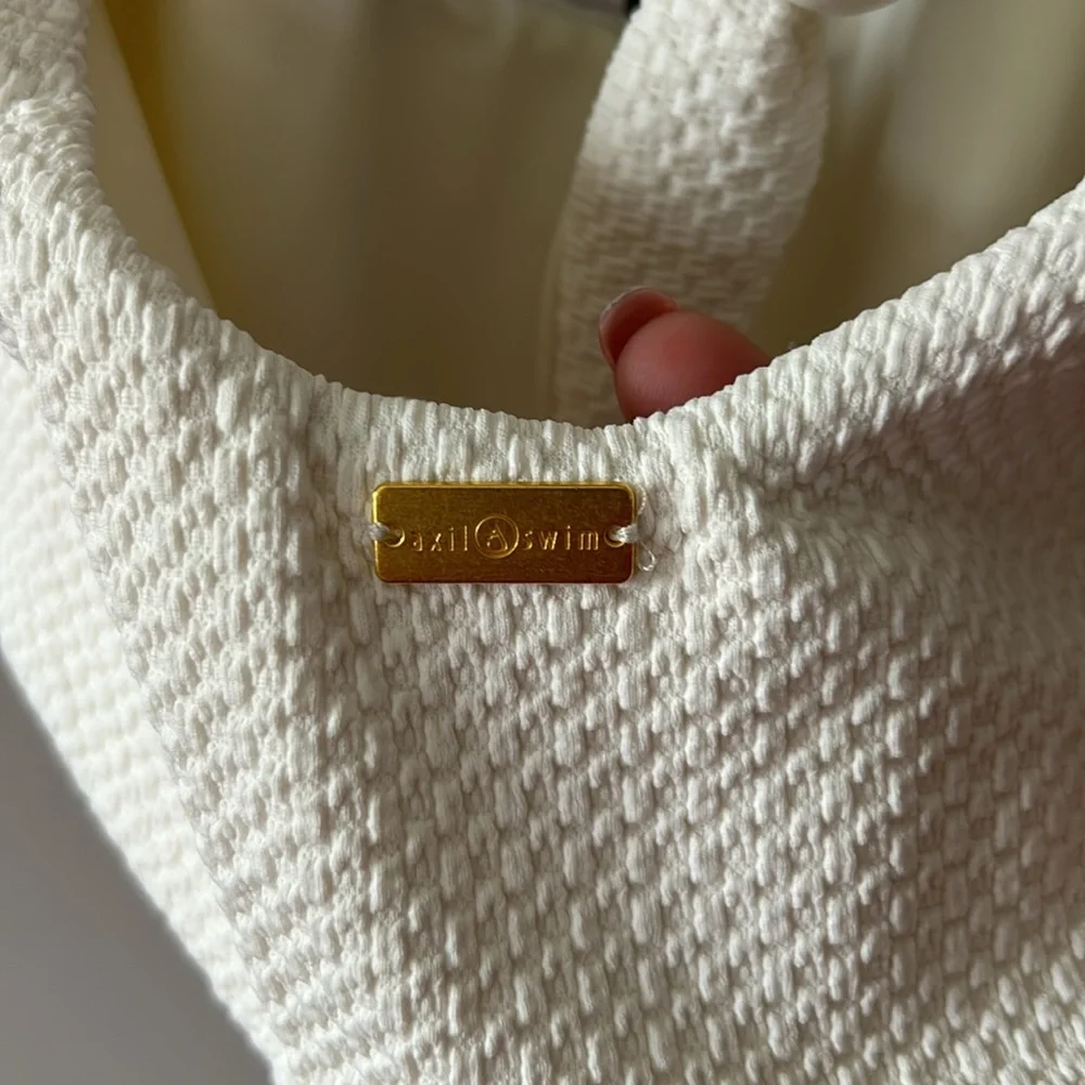 Axil‎ Swim Selena Textured One Piece Swimsuit White (Off-White) Size Small